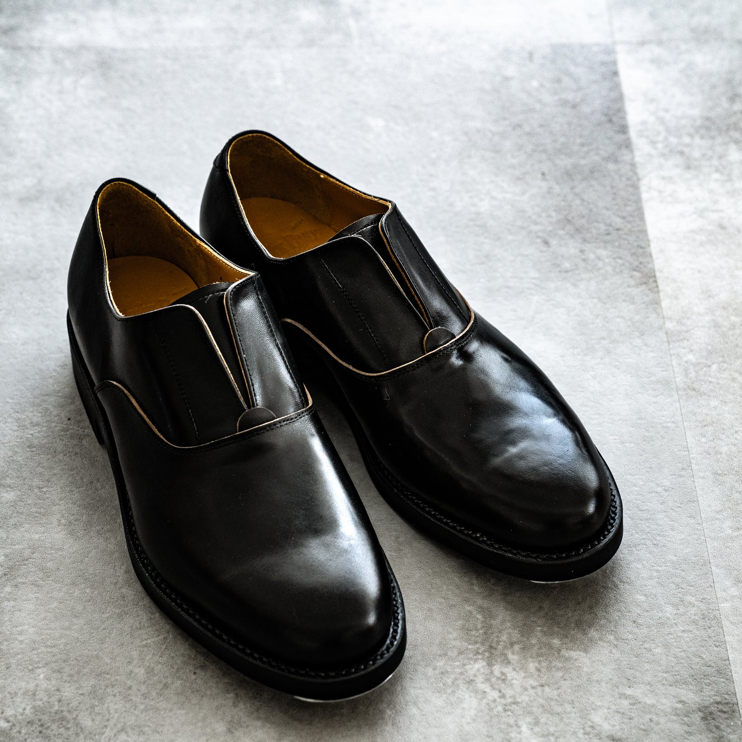 No lace shoes