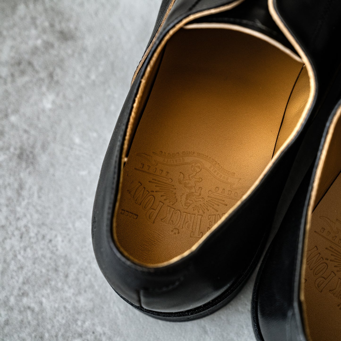 No lace shoes