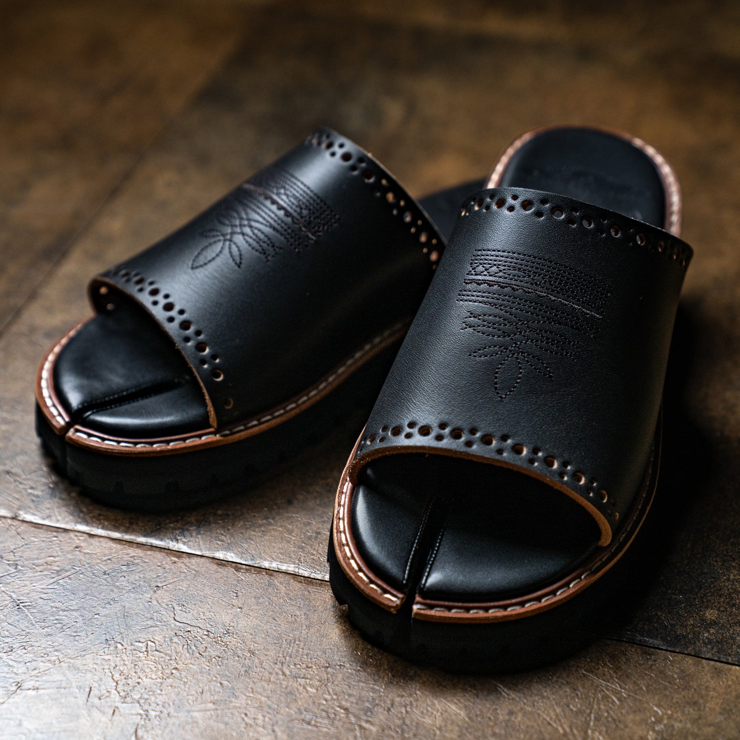 Tabi work sandals