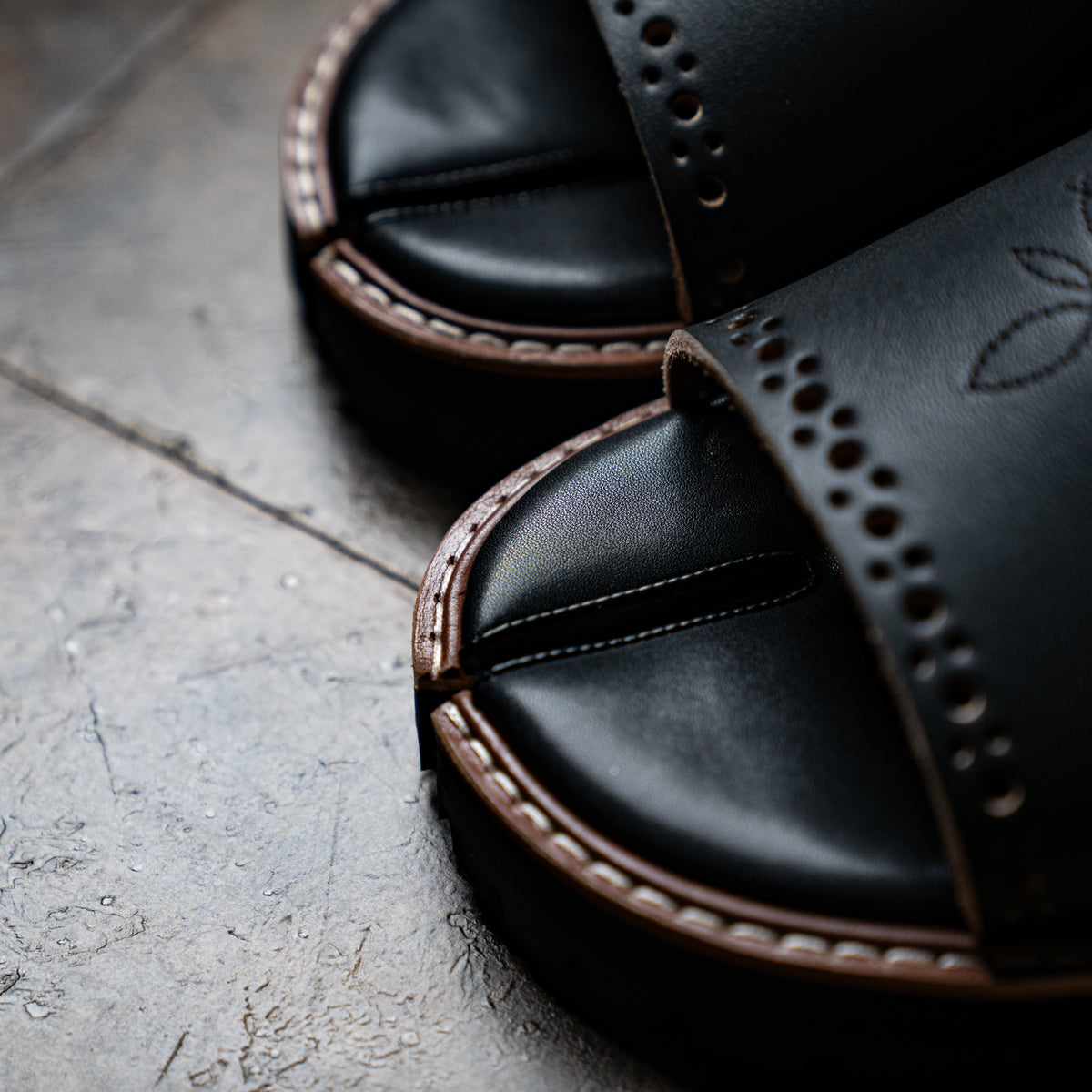 Tabi work sandals