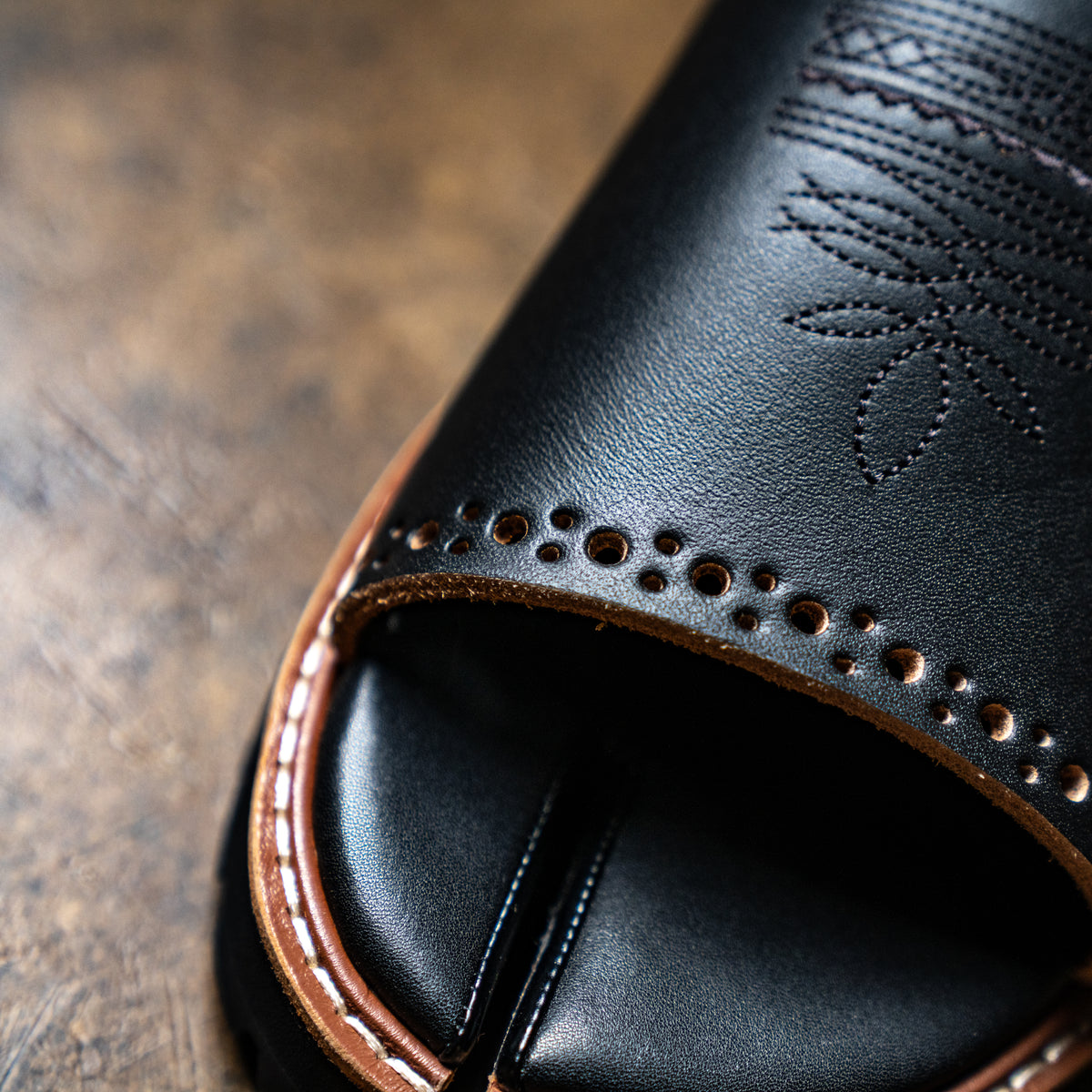 Tabi work sandals