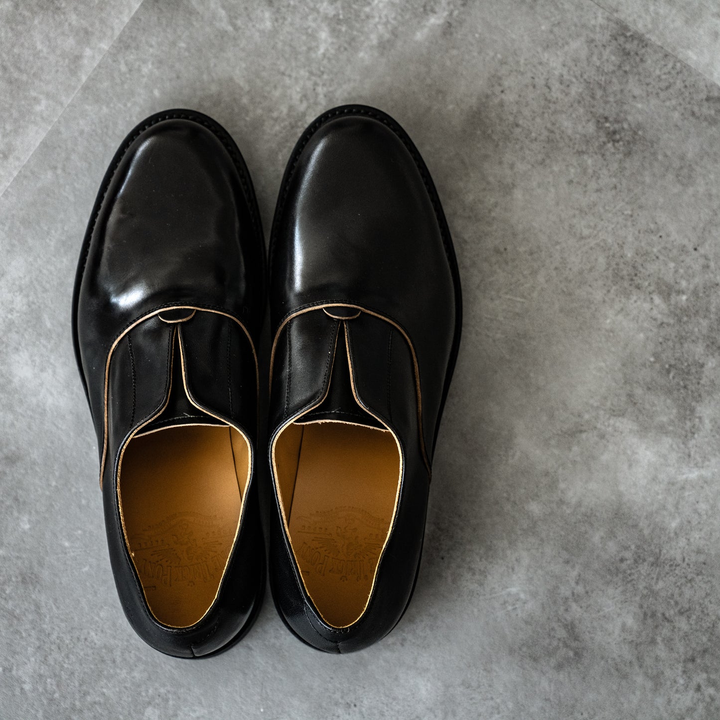No lace shoes