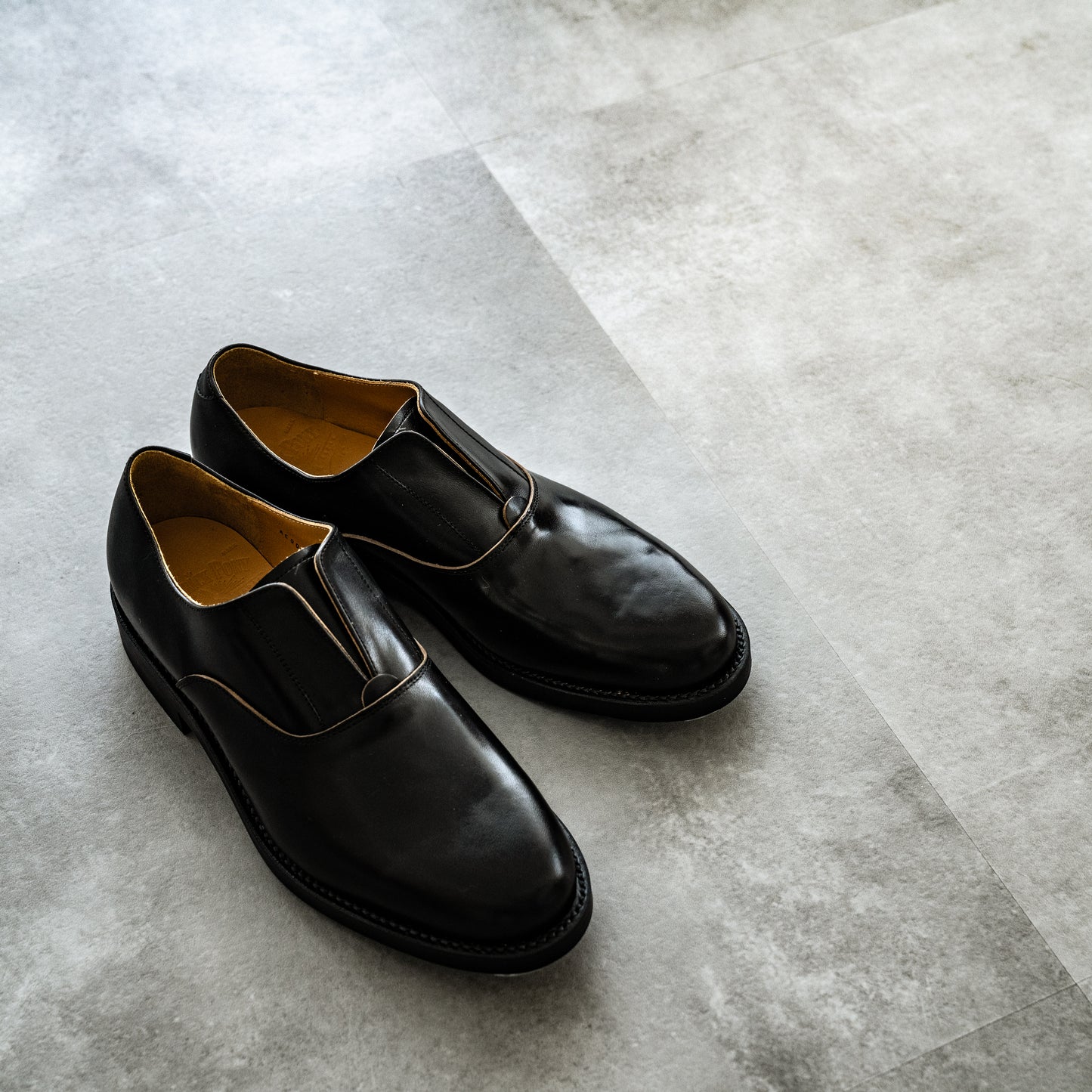 No lace shoes